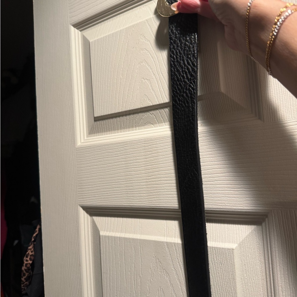 Gucci Black Leather Belt with Gold Heart Buckle - Picture 11 of 17